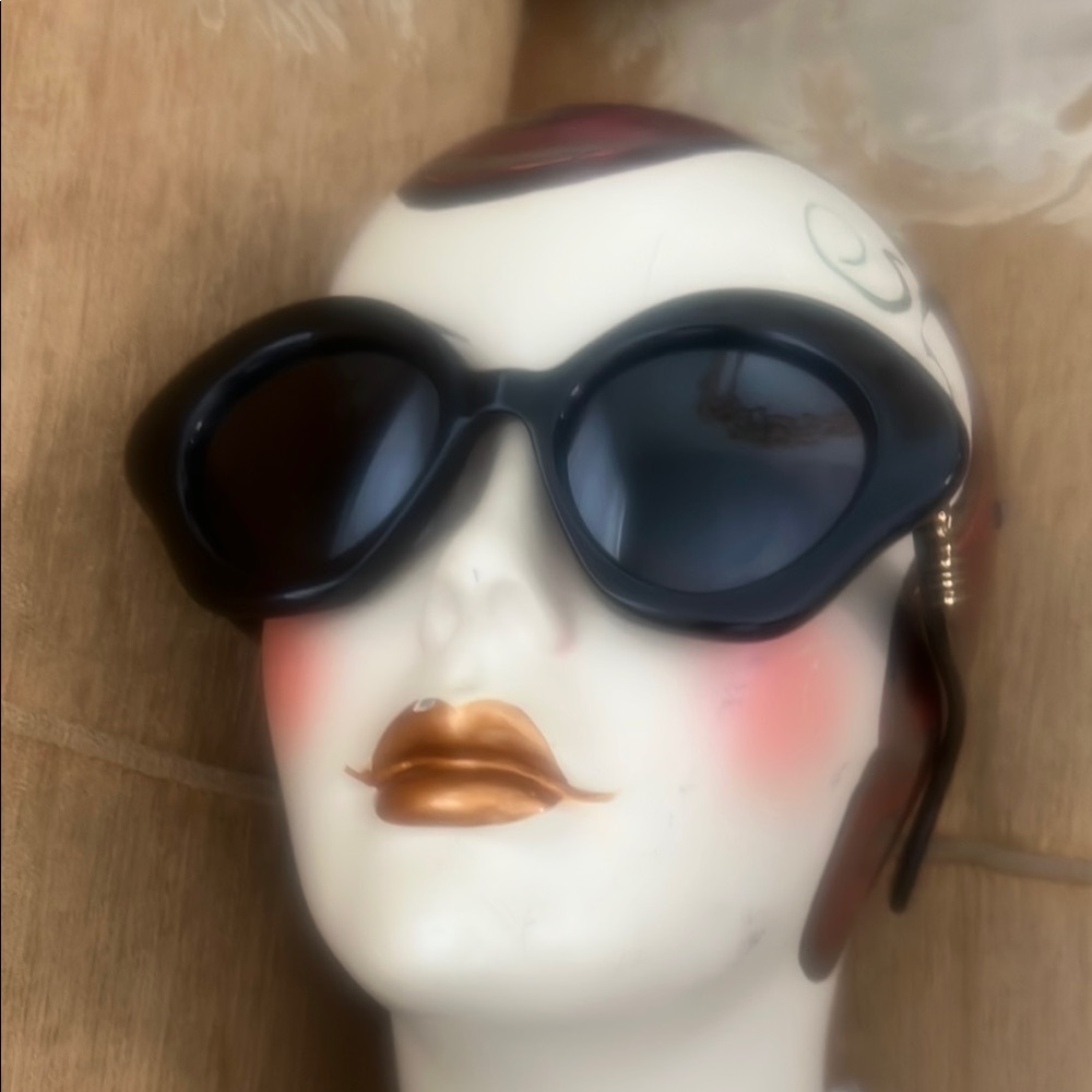 LOEWE CURVED LOGO ACETATE ROUND BLACK SUNGLASSES LW40125U NWOT